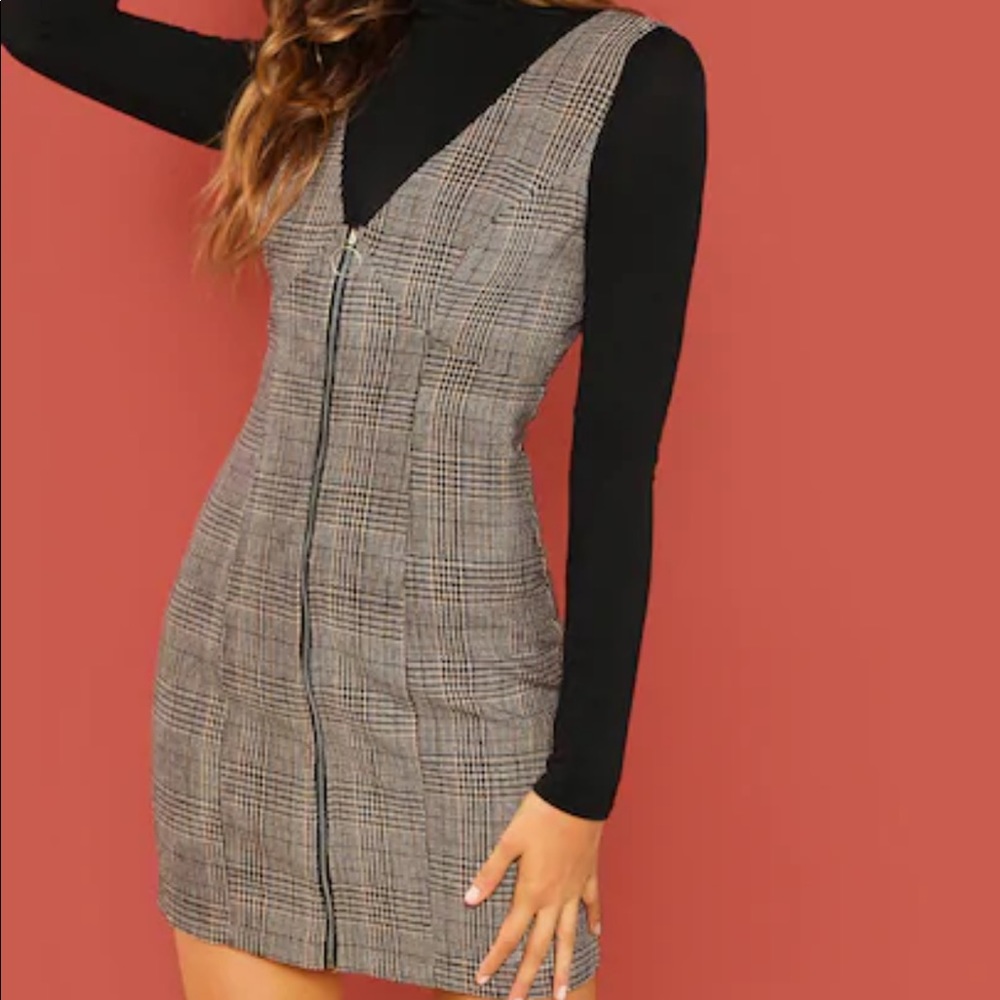 NWT Zip up dress with small plaid(ish) print !